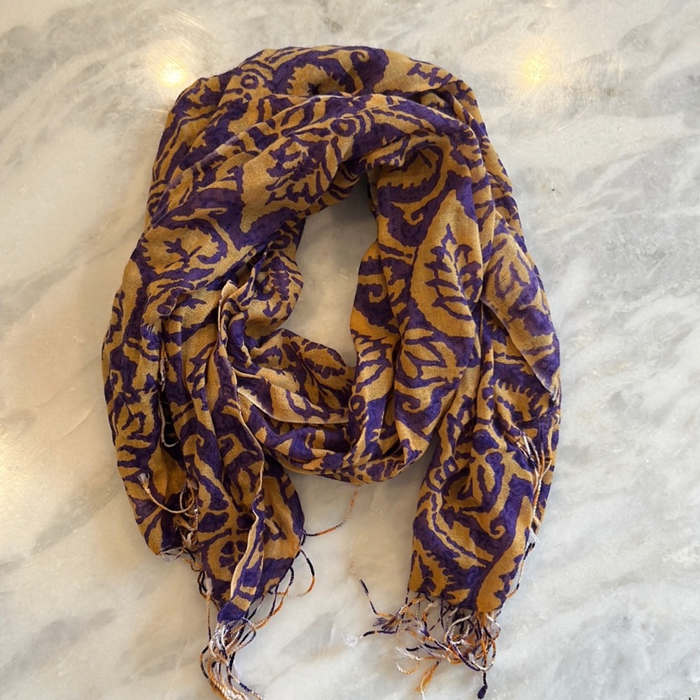 J.McLaughlin 100% wool scarf